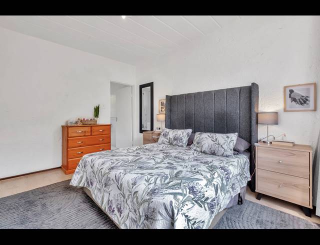 2 BEDROOM APARTMENT FOR SALE IN MELROSE